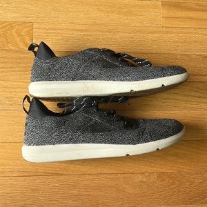 TOMS Sneakers lace up size 9